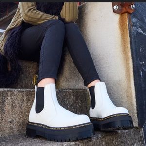 Dr. Martens 2976 Smooth Platform Chelsea Boot